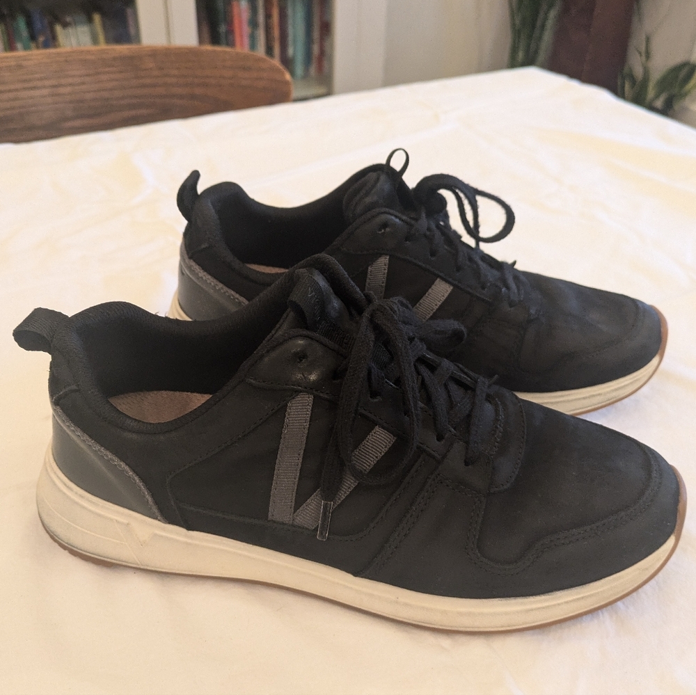 Vionic Rechelle sneakers, size 8